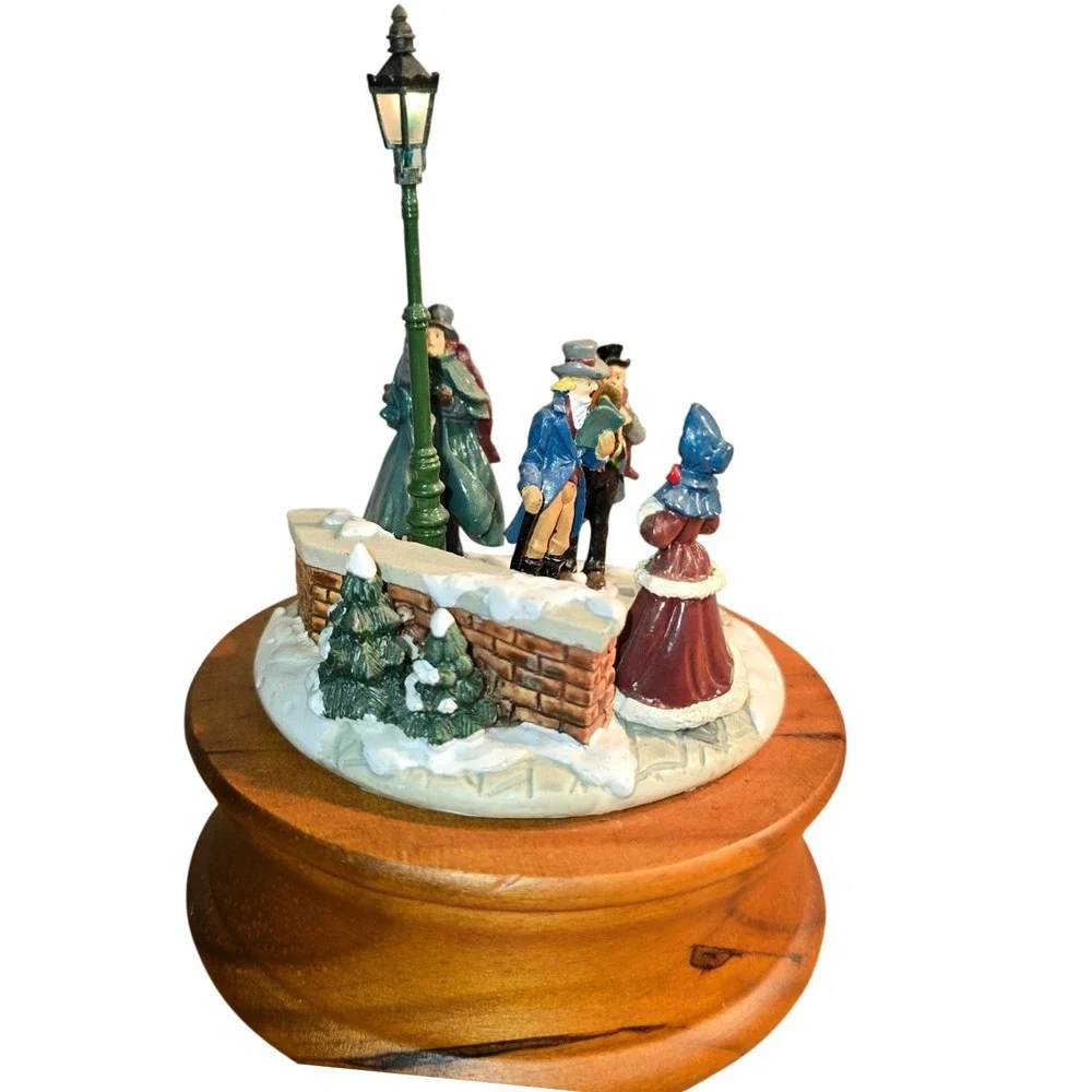 Department 56 Heritage Village Lighted Music Box 